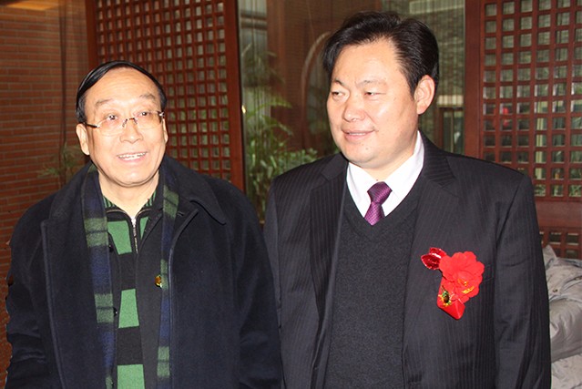 中國老齡事業(yè)基金會會長、民政部原副部長李寶庫與貴友集團董事局主席張金洲合影